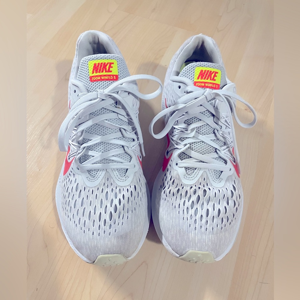 Nike Zoom Winflo 5 Light Gray and Pink Size 9
